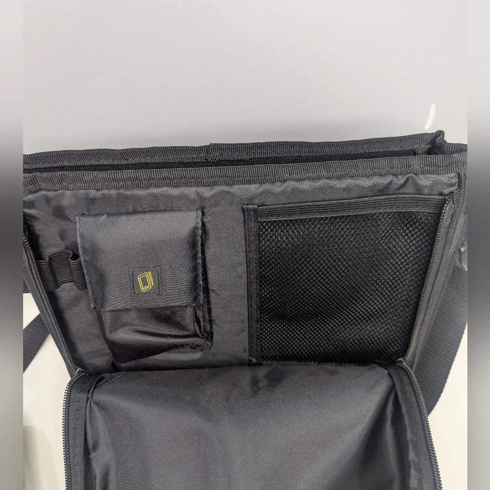 Targus Padded Black and Grey Laptop Messenger Shoulder Bag With Strap